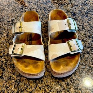 CAMO light colored ladies Birkenstock sandals